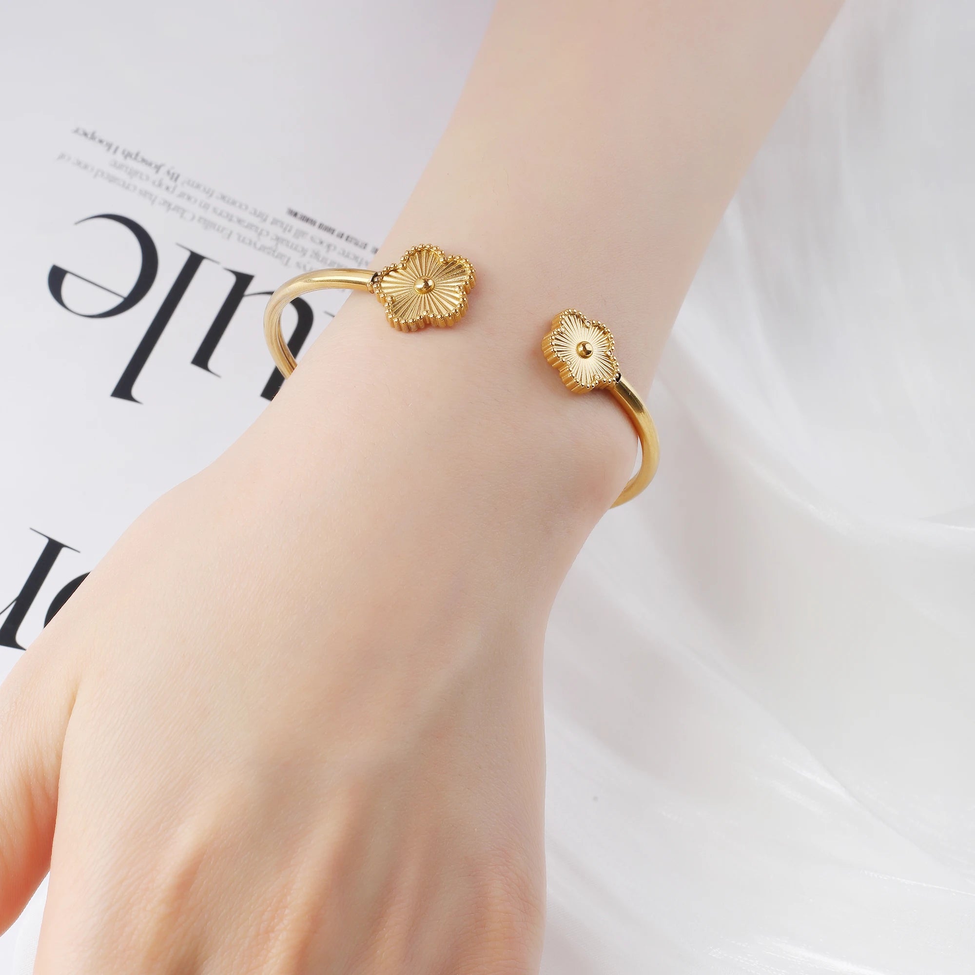 Lustre Clover Bangle