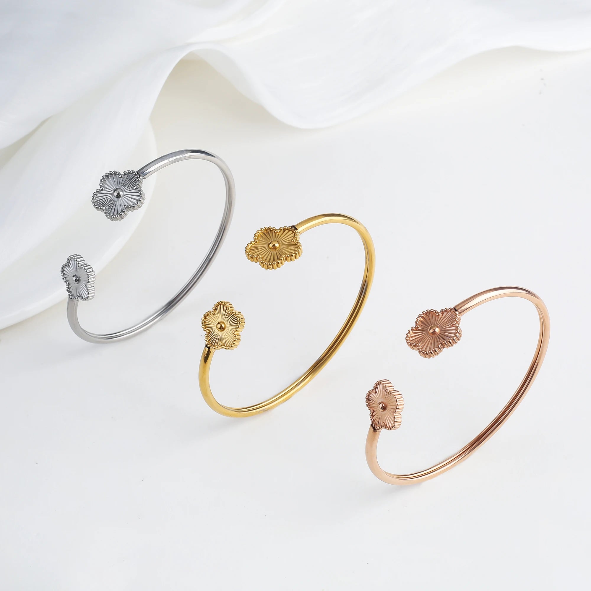 Lustre Clover Bangle