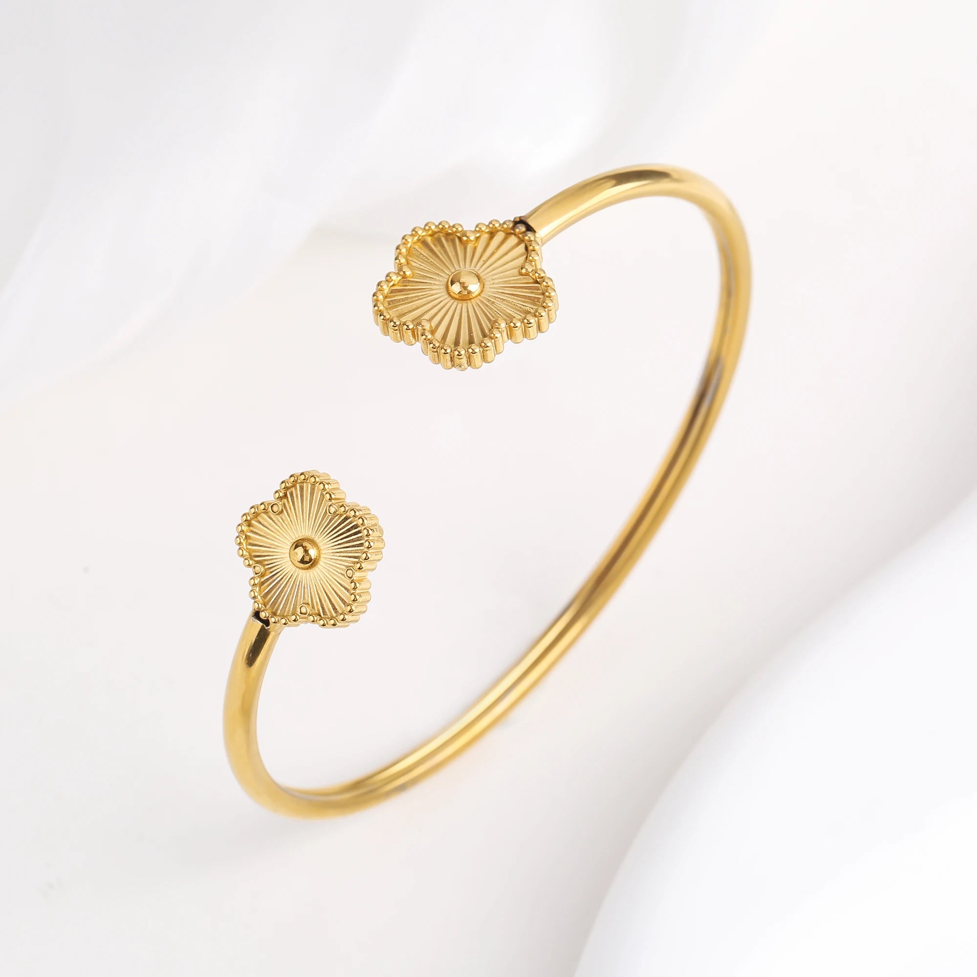 Lustre Clover Bangle